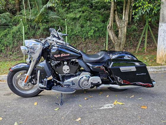 HARLEY-DAVIDSON ROAD KING CLASSIC 